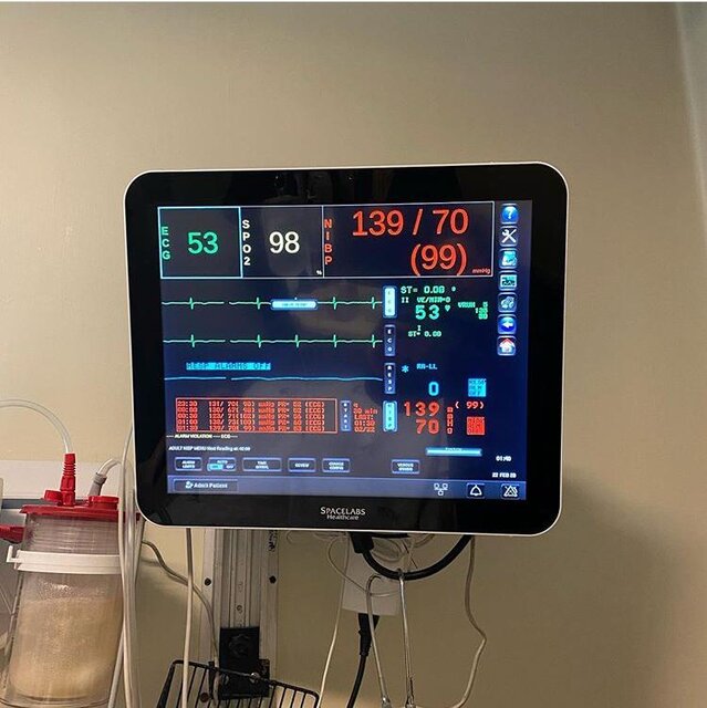 عکس/ همایون شجریان تصویری از علائم حیاتی پدر منتشر کرد