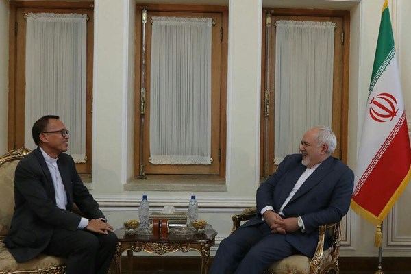 سفیر تایلند با ظریف خداحافظی کرد/عکس