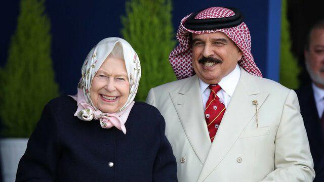 پادشاه بحرین در کنار ملکه انگلیس +عکس
