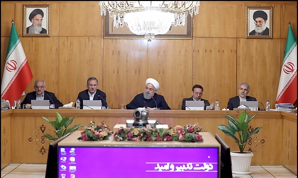 روحانی: در صورت برداشتن فشارها و با احترام متقابل مذاکره با آمریکا امکان‌پذیر است| هم مرد دفاع و هم مرد مذاکره‌ایم| با چاقوکش مذاکره نمی‌کنیم|به صفر رساندن صادرات نفت ایران امکان‌پذیر نیست