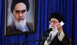 واکنش رهبر انقلاب به شعار «نبرد با آمریکا» و کنایه به ترامپ و عربستان: زرنگ‌بازی ترامپ ایران را فریب نمی‌دهد| ما بحث نبرد را مطرح نمی‌کنیم، بحث از مقاومت می‌کنیم