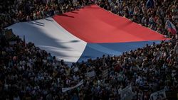 جمهوری چک شاهد بزرگترین تظاهرات از زمان سقوط کمونیسم/ علت خشم معترضان چیست؟