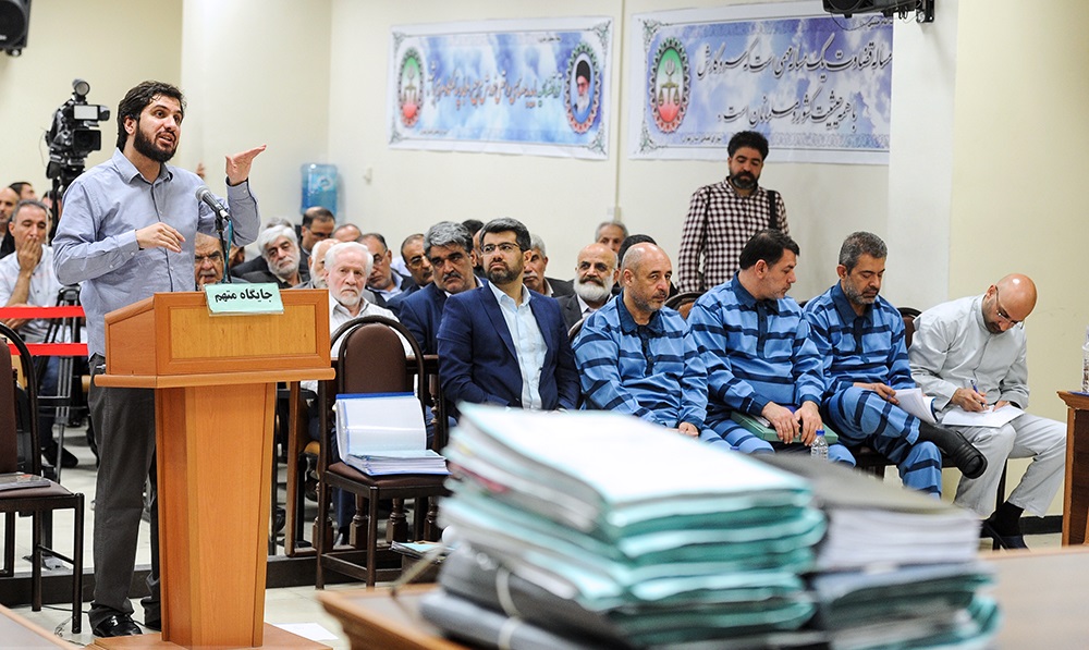 واکنش قاضی به ارائه پیامهای رد و بدل شده گروهی در بانک سرمایه از سوی متهم رضوی: به دست آوردن این اطلاعات و اسناد جرم است| داماد وزیر کار چگونه به اسناد سری دسترسی پیدا کرده است؟ واکنش قاضی به ارائه پیامهای رد و بدل شده گروهی در بانک سرمایه از سوی متهم رضوی: به دست آوردن این اطلاعات و اسناد جرم است| داماد وزیر کار چگونه به اسناد سری دسترسی پیدا کرده است؟