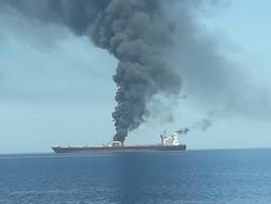 جزییات انفجار نفتکش ها و نجات ۴۴ دریانورد در دریای عمان