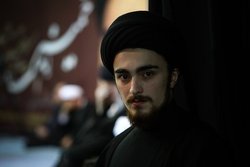 پسر سیدحسن خمینی:جرم من یک بار سوار اسب شدن است؟ /متصدیان دفتر رهبری من را به صف اول نماز عیدفطر راهنمایی کردند