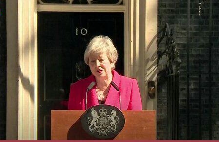 ترزا می از ریاست حزب محافظه‌کار و نخست‌وزیری انگلیس استعفا کرد
