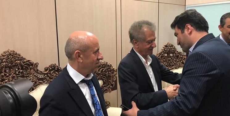 بازگشت خواننده مشهور به کشور پس از ۳۸ سال+تصاویر بازگشت خواننده مشهور به کشور پس از ۳۸ سال+تصاویر