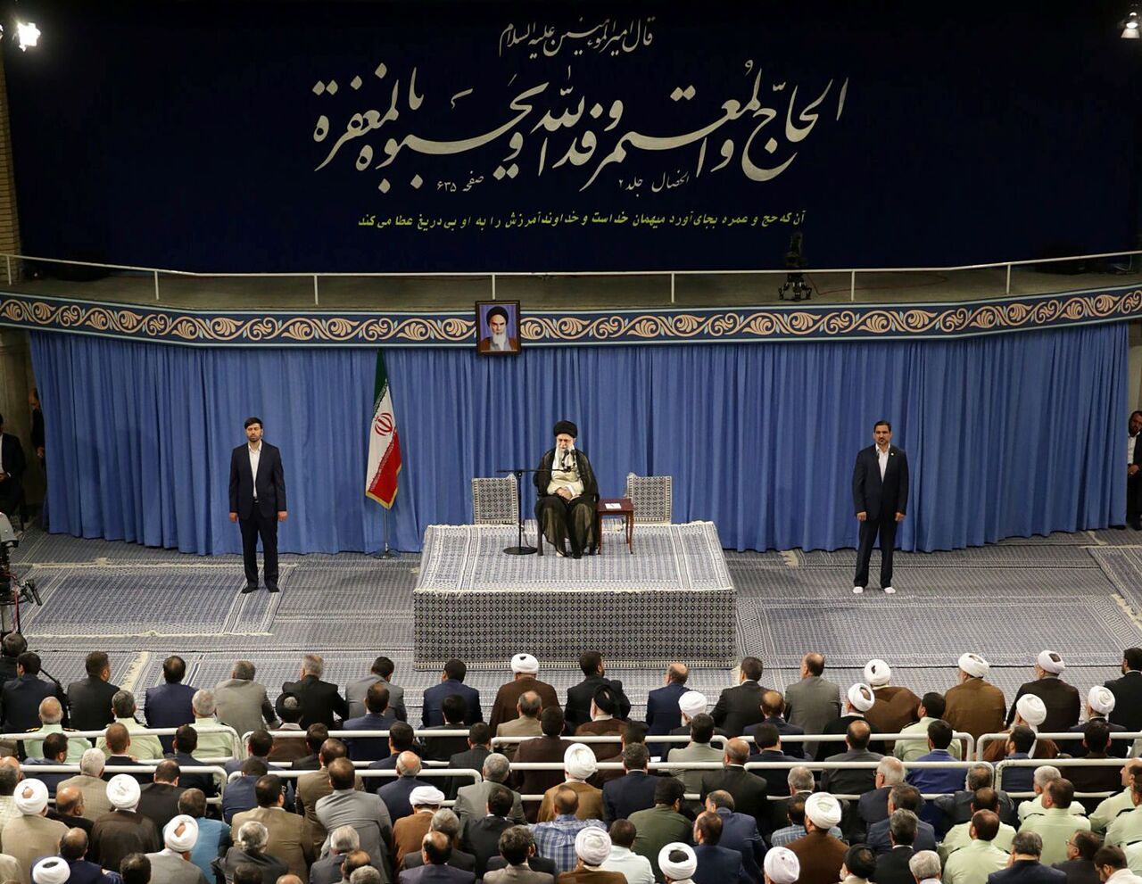 رهبر انقلاب: میگویند حج را سیاسی نکنید؛ حج یک کار سیاسی است که عیناً تکلیف دین است رهبر انقلاب: میگویند حج را سیاسی نکنید؛ حج یک کار سیاسی است که عیناً تکلیف دین است