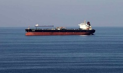 پنتاگون مدعی شد: نزدیکی ۵ قایق ایرانی به نفتکش انگلیسی در تنگه هرمز| سپاه تکذیب کرد