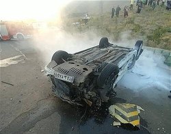 واژگونی پژو با 2 کشته و یک مجروح در فارس