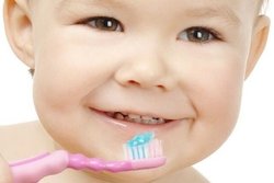 استفاده از خمیر دندان برای کودکان زیر ۳ سال توصیه نمی‌شود