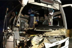 برخورد اتوبوس و تریلر در کاشان / ۲۵ مصدوم و یک کشته