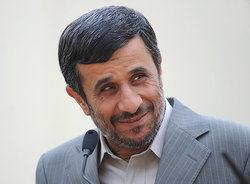 احمدی‎نژادِ بدون یار حریف می‎طلبد