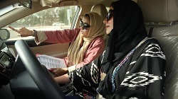 زنان عربستانی حق رانندگی را در شروط ضمن عقد قرار می‌دهند