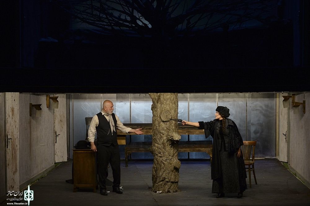 عکس | طناز طباطبایی با اسلحهای در دست در «جنایات و مکافات» عکس | طناز طباطبایی با اسلحهای در دست در «جنایات و مکافات»