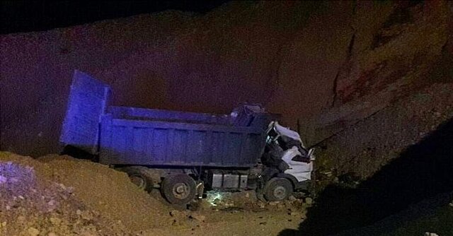 سقوط آزاد کامیون به گودالی در بزرگراه بابایی +عکس