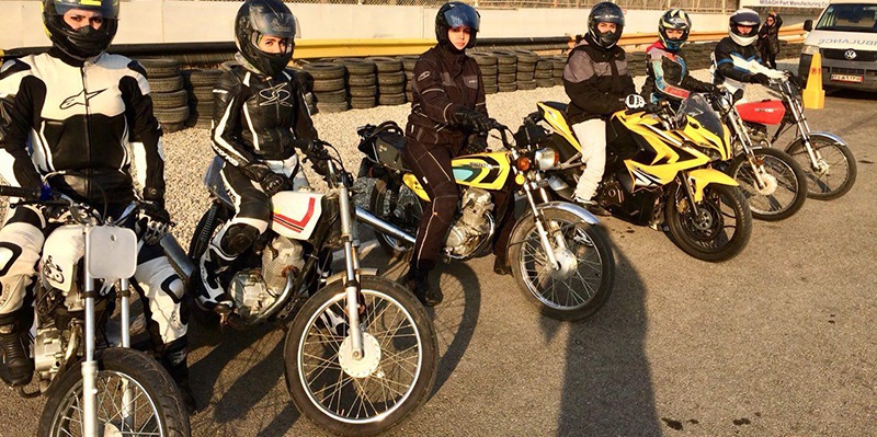 زن، قانون و موتورسیکلت زن، قانون و موتورسیکلت