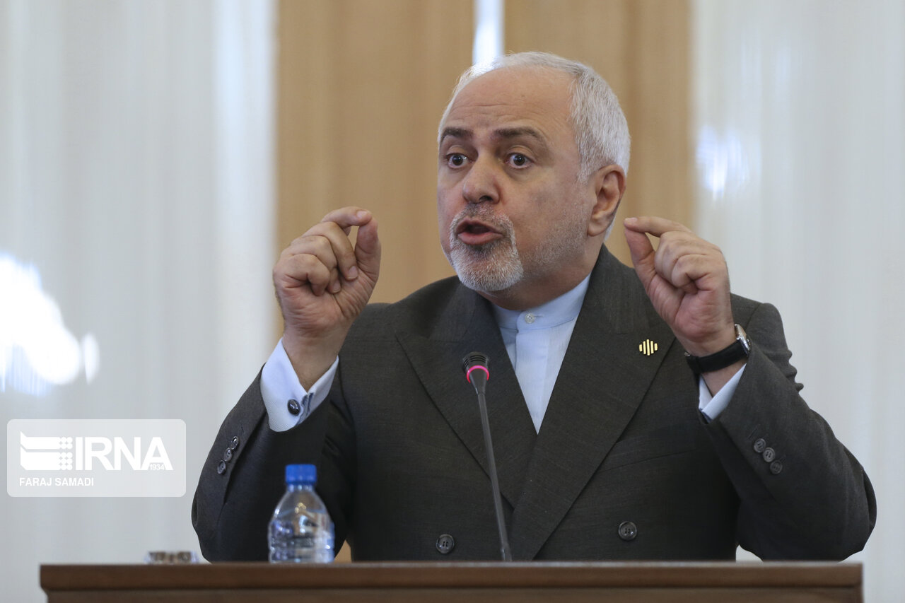 ظریف: در نیویورک گفتند تحریم میشوم مگر اینکه آن پیشنهاد را بپذیرم| تعهد میدهم که نامزد انتخابات نمیشوم| افرادی که دنبال فاتحه دیپلماسی هستند باید صبر کنند| اطلاعی از بحث پشتپرده بین ایران و عربستان ندارم ظریف: در نیویورک گفتند تحریم میشوم مگر اینکه آن پیشنهاد را بپذیرم| تعهد میدهم که نامزد انتخابات نمیشوم| افرادی که دنبال فاتحه دیپلماسی هستند باید صبر کنند| اطلاعی از بحث پشتپرده بین ایران و عربستان ندارم