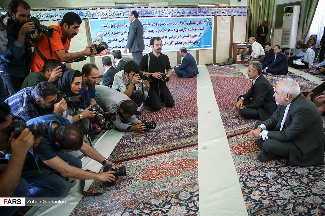 ظریف: در نیویورک گفتند تحریم میشوم مگر اینکه آن پیشنهاد را بپذیرم| تعهد میدهم که نامزد انتخابات نمیشوم| افرادی که دنبال فاتحه دیپلماسی هستند باید صبر کنند| اطلاعی از بحث پشتپرده بین ایران و عربستان ندارم ظریف: در نیویورک گفتند تحریم میشوم مگر اینکه آن پیشنهاد را بپذیرم| تعهد میدهم که نامزد انتخابات نمیشوم| افرادی که دنبال فاتحه دیپلماسی هستند باید صبر کنند| اطلاعی از بحث پشتپرده بین ایران و عربستان ندارم