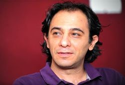 سهرابی: نوید محمدزاده هرچقدر بگیرد حقش است/ دستمزد بازیگر در تئاتر بستگی به ارتباط نزدیکش با تهیه کننده دارد!