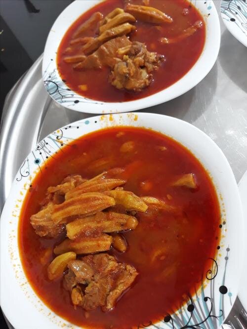 طرز تهیه خورشت بامیه؛ غذای خاکستری!