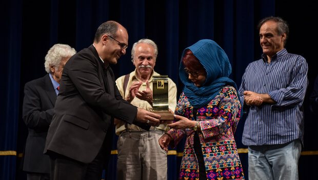 رونمایی از نشان طراحی ادنا زینلیان / لوریس چکنااریان و بردیا صدرنوری آثار کومیتاس را با ارکستر زهی و پیانو اجرا کردند