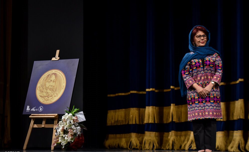 رونمایی از نشان طراحی ادنا زینلیان / لوریس چکنااریان و بردیا صدرنوری آثار کومیتاس را با ارکستر زهی و پیانو اجرا کردند