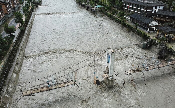 رانش زمین در چین/۱۰ کشته و ۳۵ مفقود+عکس رانش زمین در چین/۱۰ کشته و ۳۵ مفقود+عکس