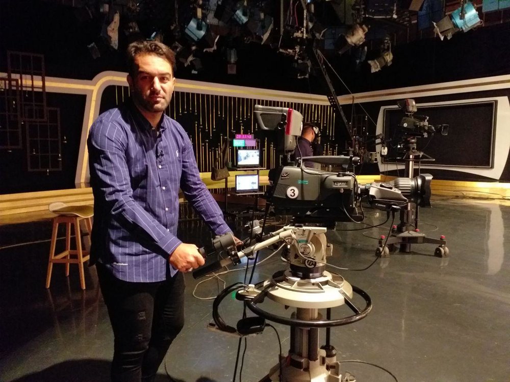 بازیکن معروف استقلال، فیلمبردار تلویزیون شد/عکس