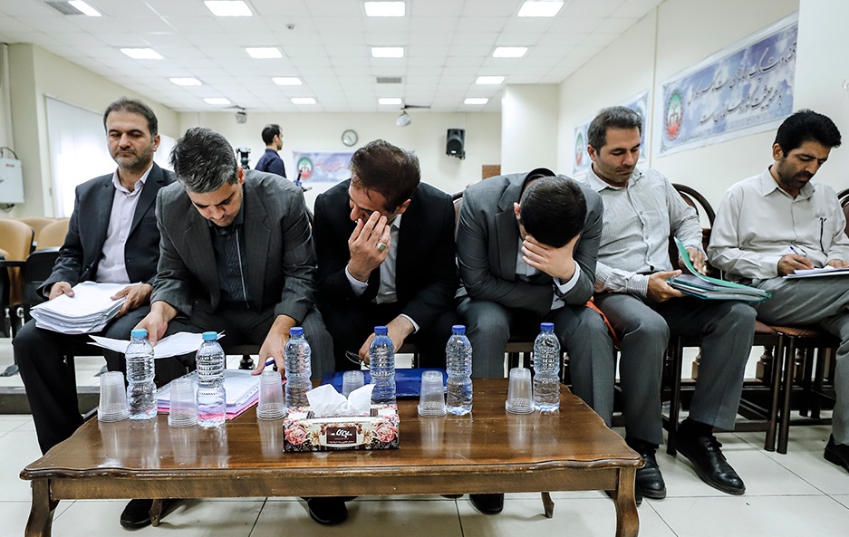 بغض و اشک متهم دوم پرونده گوشتهای برزیلی در دادگاه: آبرویم رفت و روانی شدم! | پایبند به نظام هستم| قاضی: شما با شبکه ضدانقلاب  بغض و اشک متهم دوم پرونده گوشتهای برزیلی در دادگاه: آبرویم رفت و روانی شدم! | پایبند به نظام هستم| قاضی: شما با شبکه ضدانقلاب