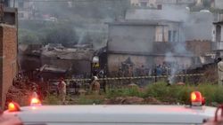 سقوط هواپیمای نظامی پاکستان/ دستکم ۱۸ نفر کشته شدند