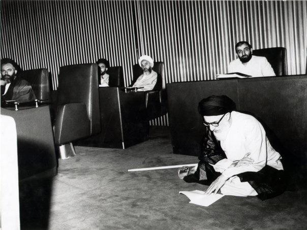 پسر آیتالله طالقانی: بعضی افراد سر مزار پدر میگفتند از دست این هم راحت شدیم/ به جای عکس طالقانی عکس شامپو تبلیغ کرده بودند پسر آیتالله طالقانی: بعضی افراد سر مزار پدر میگفتند از دست این هم راحت شدیم/ به جای عکس طالقانی عکس شامپو تبلیغ کرده بودند