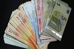 دلار در نیمه کانال ۱۱ هزار تومان/ یورو ۱۳.۱۰۰ تومان شد