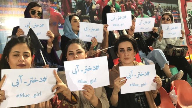 همبستگی دختران افغان در استادیوم کابل با سحر خدایاری، 'دختر آبی'+عکس