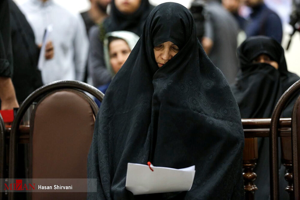 چرا شبنم نعمتزاده با چادر در دادگاه حاضر شد؟+عکس چرا شبنم نعمتزاده با چادر در دادگاه حاضر شد؟+عکس