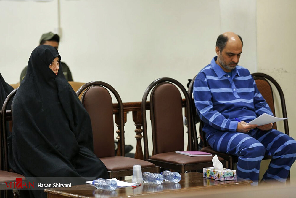 چرا شبنم نعمتزاده با چادر در دادگاه حاضر شد؟+عکس چرا شبنم نعمتزاده با چادر در دادگاه حاضر شد؟+عکس