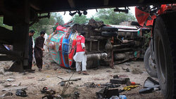 26 کشته و 16 زخمی در تصادف ون مسافربری در پاکستان