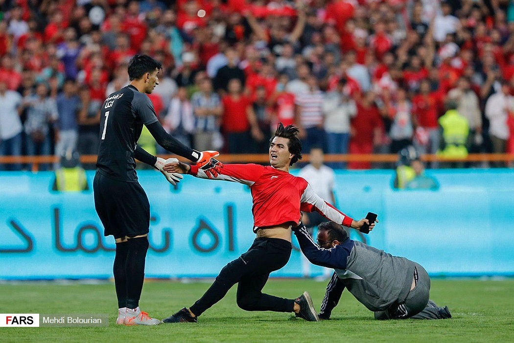 ۱۰ حاشیه عجیب از دربی ۹۰+عکس