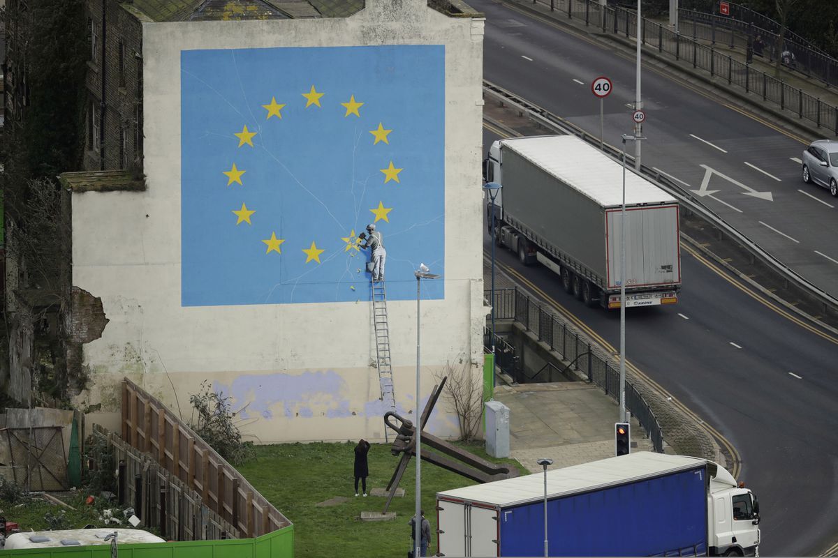 ناپدیدشدن نماد برگزیت بنکسی از دیوار شهری در انگلیس+عکس ناپدیدشدن نماد برگزیت بنکسی از دیوار شهری در انگلیس+عکس