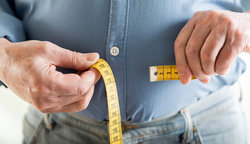 علت‌هایی که باعث افزایش چاقی شکمی می‌شود