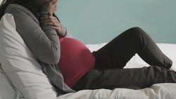 سقط‌های خود به خودی نتیجه بارداری در سنین پایین