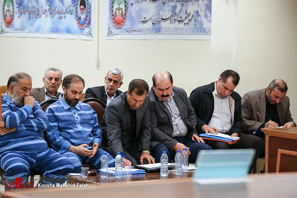 گزارش دادگاه یک فسادمالی؛ اعطای وام با سود ٣٠ درصد به مردم و ٨ درصد به اعضای خانواده! گزارش دادگاه یک فسادمالی؛ اعطای وام با سود ٣٠ درصد به مردم و ٨ درصد به اعضای خانواده!