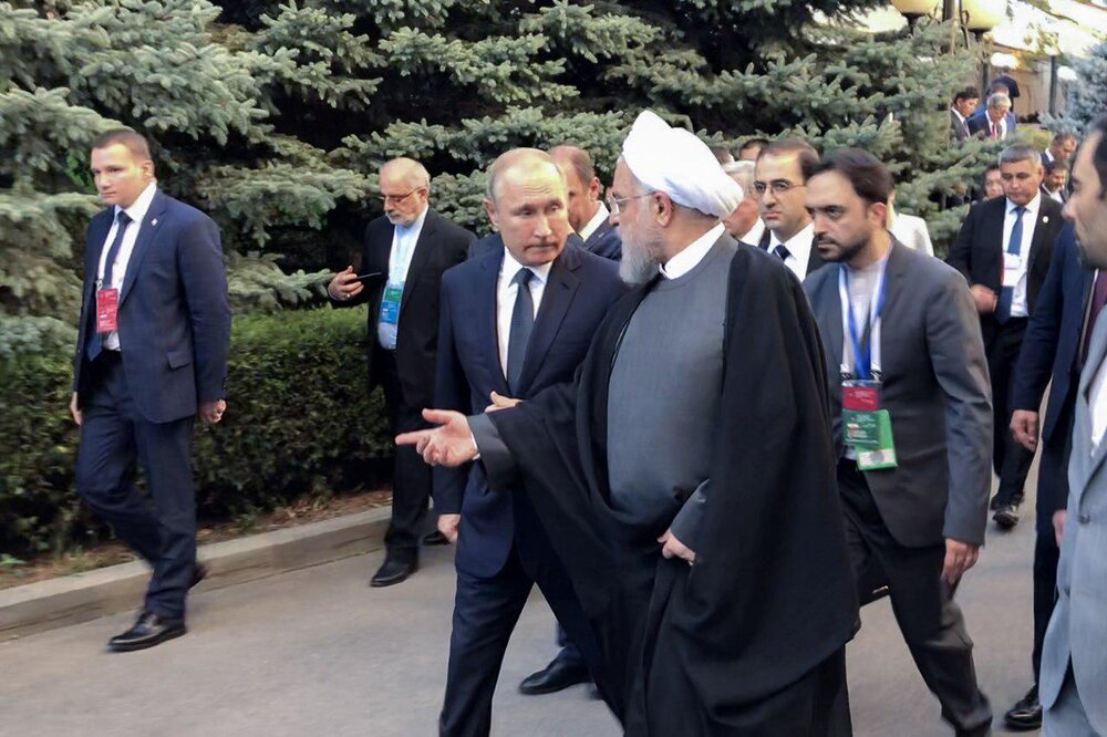 عکس| قدم زدن روحانی و پوتین در ایروان