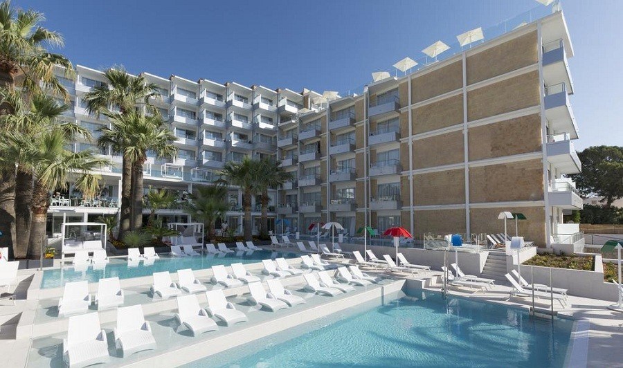 اتفاقی عجیب در قلب اروپا: مردان اجازه‌ی ورود به این منطقه‌ی لوکس را ندارند! +تصاویر