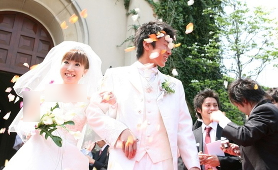 این مرد بیش از ۱۰۰ همسر قلابی دارد! + عکس این مرد بیش از ۱۰۰ همسر قلابی دارد! + عکس