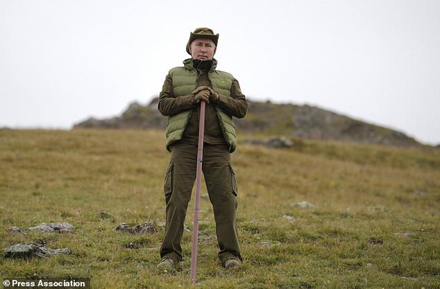 طبیعتگردی پوتین به مناسبت روز تولدش + عکس طبیعتگردی پوتین به مناسبت روز تولدش + عکس