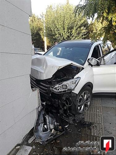 عکس/ صحنه تصادف شدید سانتافه با دیوار! عکس/ صحنه تصادف شدید سانتافه با دیوار!