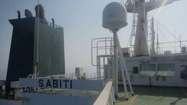 حمله موشکی به نفتکش ایرانی در بندر جده عربستان| ۲ مخزن نفتکش دچار آسیب شد+عکس حمله موشکی به نفتکش ایرانی در بندر جده عربستان| ۲ مخزن نفتکش دچار آسیب شد+عکس