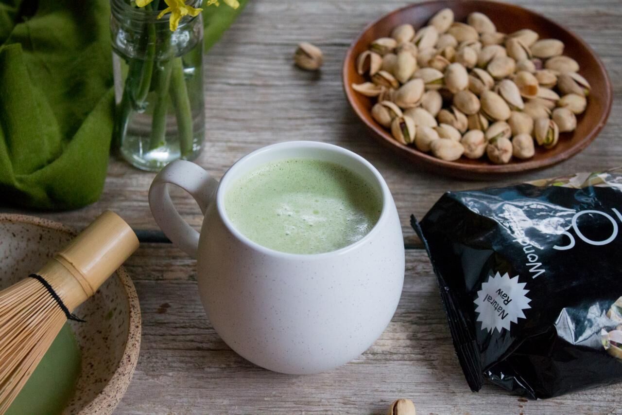 طرز تهیه شیر پسته طبیعی و خانگی؛ یک دسر مقوی و جذاب طرز تهیه شیر پسته طبیعی و خانگی؛ یک دسر مقوی و جذاب