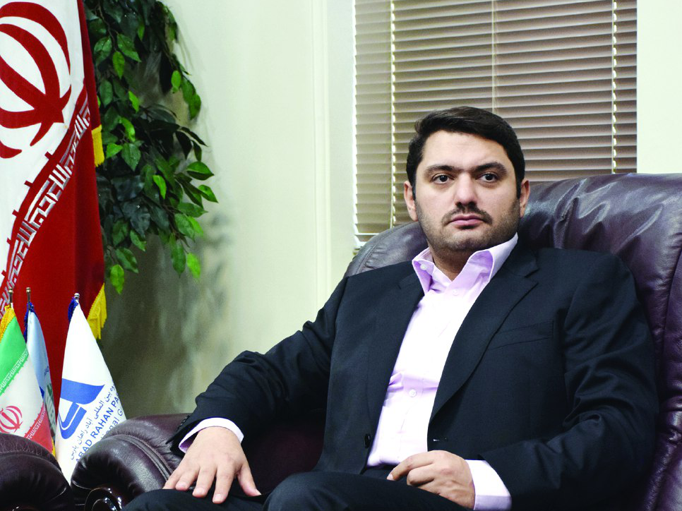 خدمات به زائران اربعین در مسیر «آزادراه کربلا» خدمات به زائران اربعین در مسیر «آزادراه کربلا»